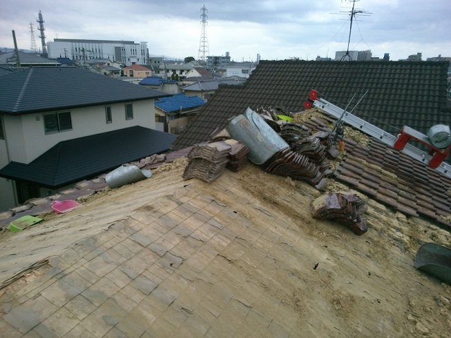 葺き替え工事施工前の屋根